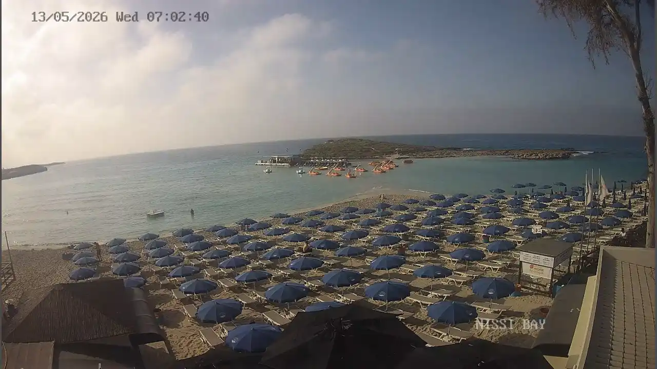 Webcam snapshot from :city — May 13, 2026 05:00