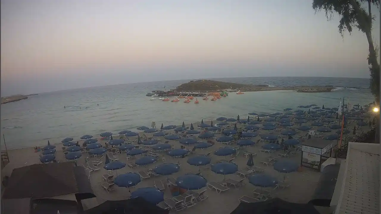Webcam snapshot from :city — July 14, 2026 17:00