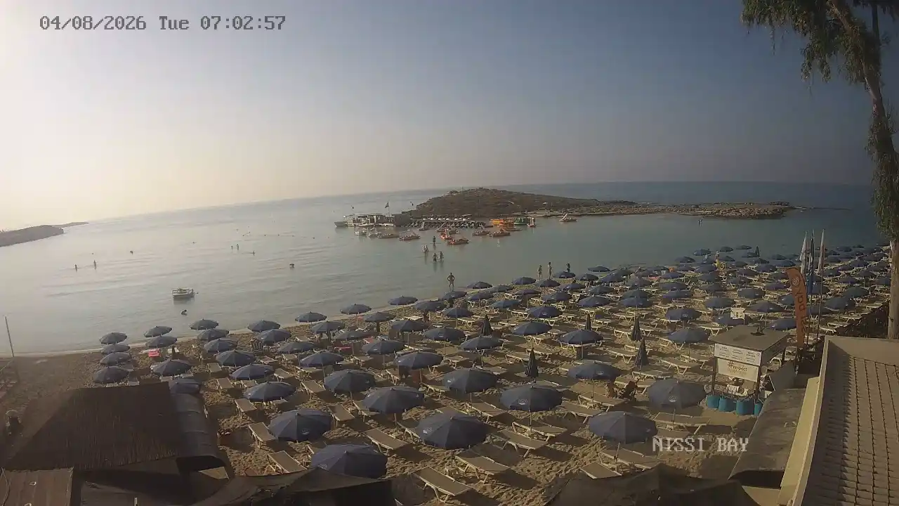 Webcam snapshot from :city — August 4, 2026 05:00