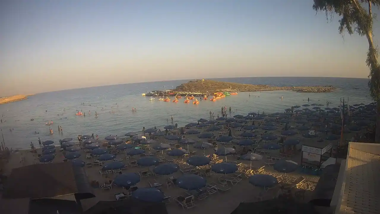 Webcam snapshot from :city — August 4, 2026 16:00