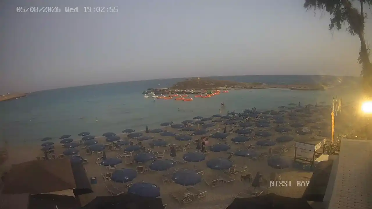Webcam snapshot from :city — August 5, 2026 17:00